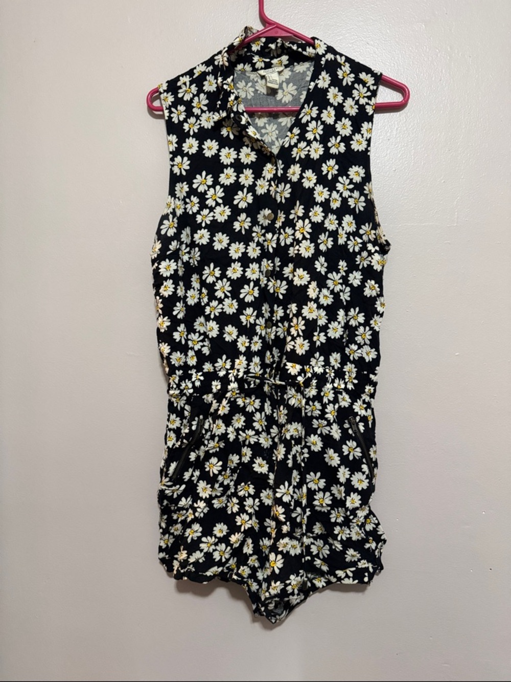 Vintage foreverDaisy Print Sleeveless Romper - Black with White & Yellow Daisies